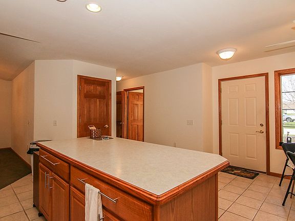 3rd image of 702 Creek Edge Dr #7