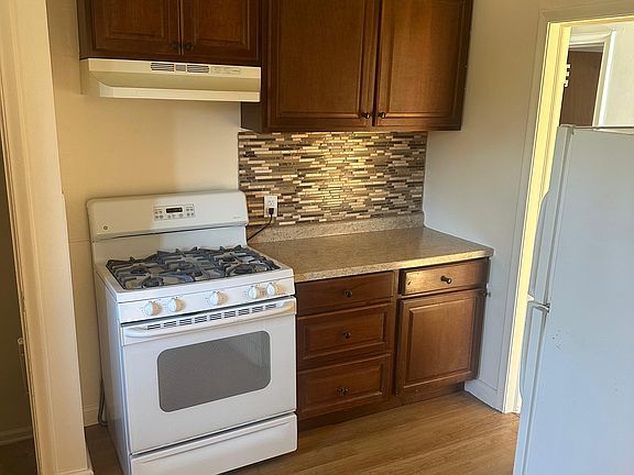 5th image of 23224 W Chicago