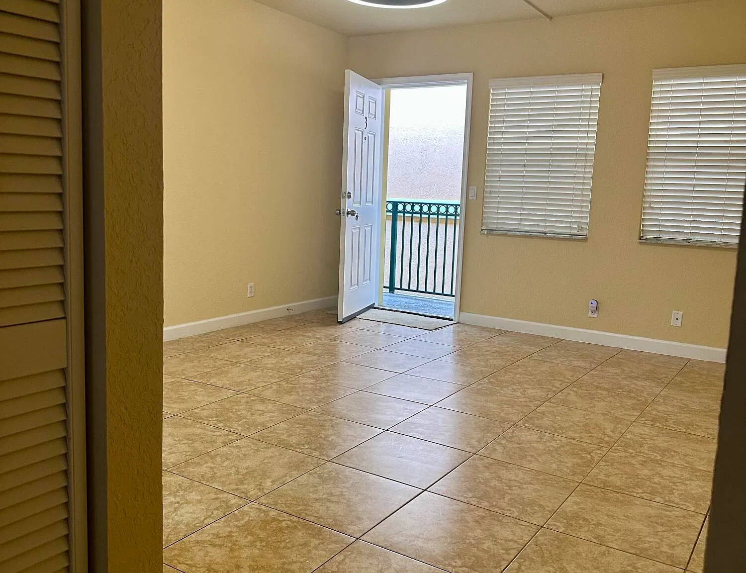 2 bed, 1.0 bath, 875 sqft, $2,000 — Photo 2