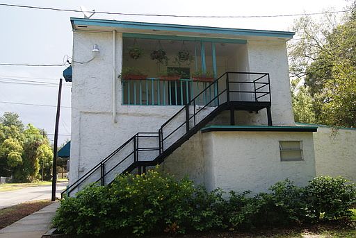 5th image of 1105 E Bird St APT 1