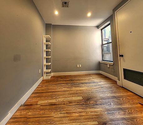 5th image of 611 Woodward Ave #3C