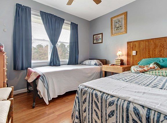 2nd image of 5845 Meadowlark Pl