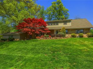 2 Davidson Dr, Beaver Falls, PA 15010