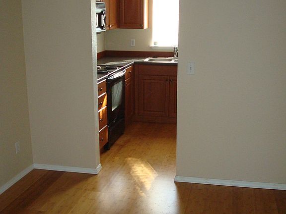 4th image of 19230 Forest Park Dr NE