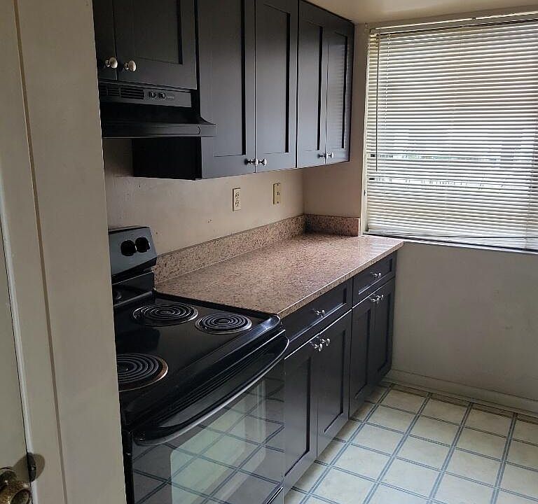 2nd image of 704 OAKS MANOR Court #N4-2