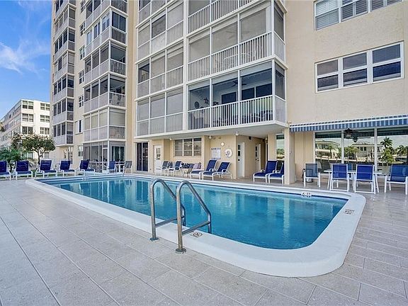 4th image of 303 N Riverside Drive #PH-4