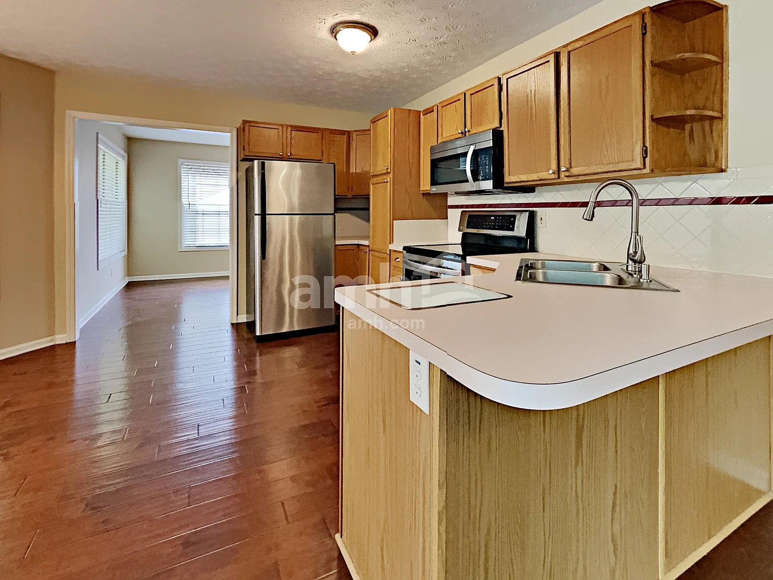 4 bed, 2.5 bath, 1833 sqft, $2,290 — Photo 3