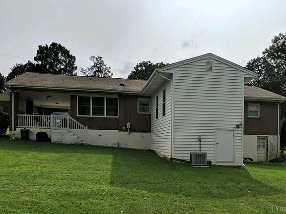 4th image of 133 Mountain Peak Dr
