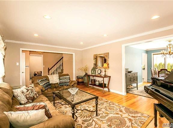 3rd image of 21 Lesley Dr