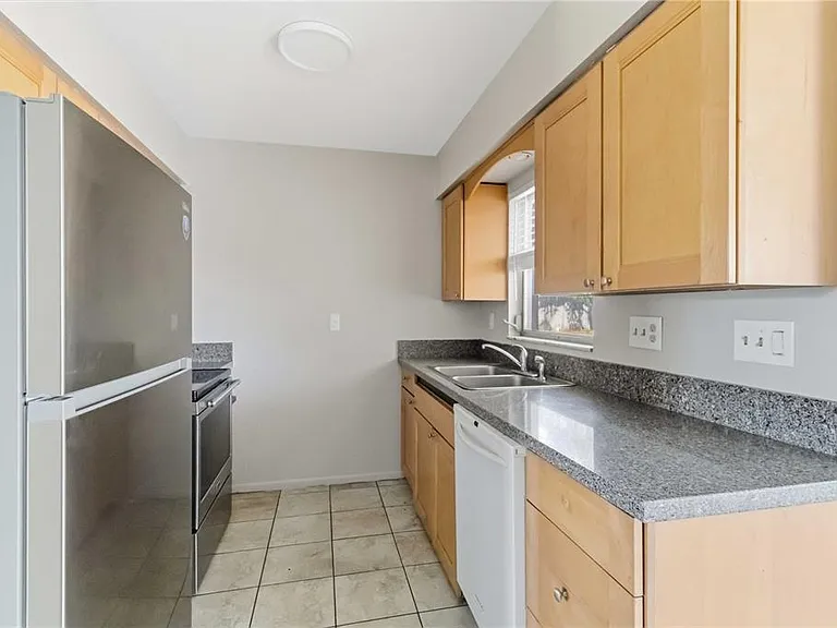 308 Lantana Ave — Photo 6