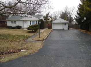 23W578 Woodworth Pl, Roselle, IL 60172
