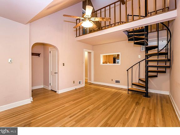 3rd image of 535 W Pennsylvania Ave