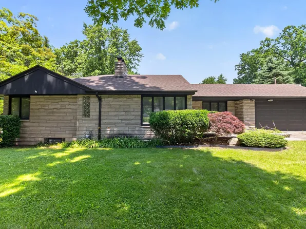 120 E Oak Hill Rd, Porter, IN 46304