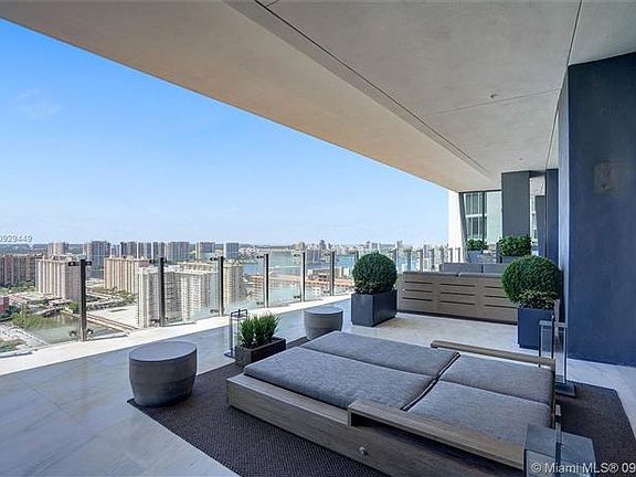 4th image of 17141 Collins Ave Unit 2502