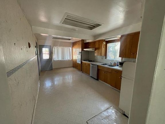 3rd image of 10658 Mina St