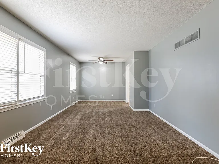 9000 N Grand Ave — Photo 4