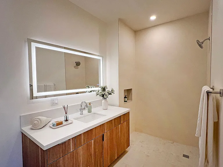 4745 Carpinteria Ave — Photo 14