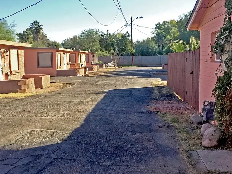 6445 W Maryland Ave — Photo 35