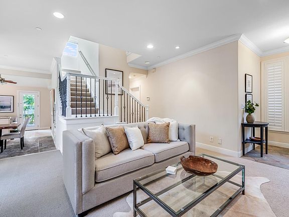 4th image of 600 Lakeview Way