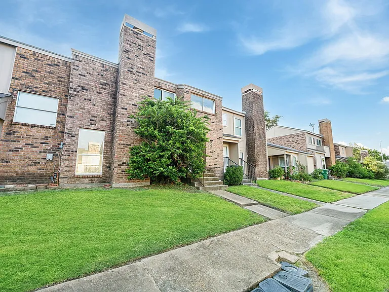 6463 Cambridge Glen Ln — Photo 2