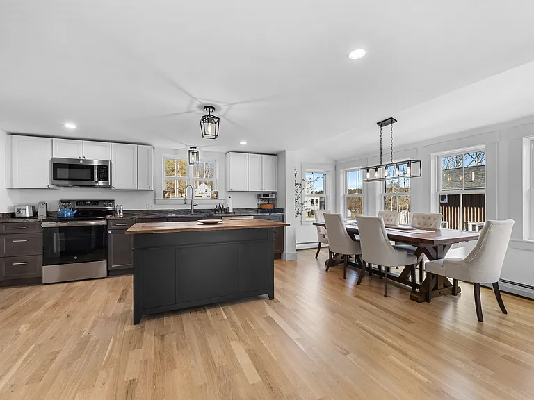 15 Willow St — Photo 2