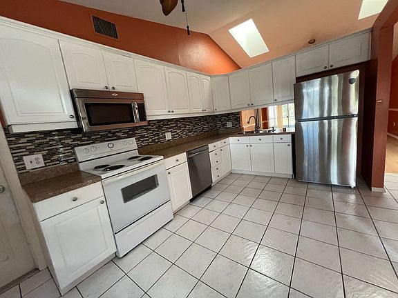 2nd image of 2379 Alvet St