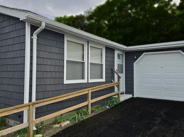 135 W Village Circle #135, Manorville, NY 11949