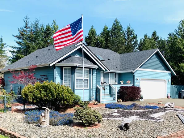 419 Lake West Loop NE, Ocean Shores, WA 98569