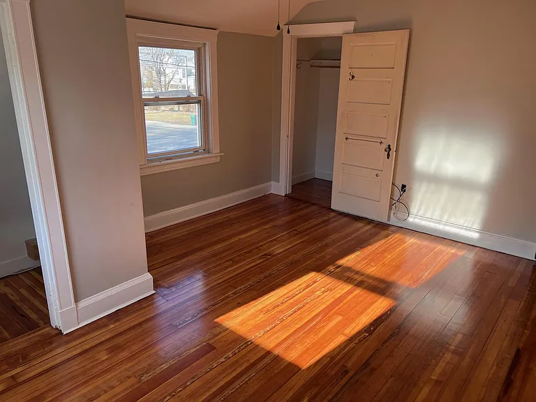 121 Oakland St — Photo 18