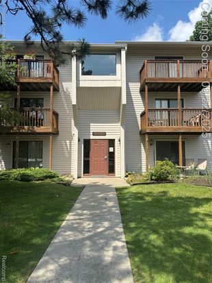 30028 W Twelve Mile Rd Unit 29, Farmington, MI 48334