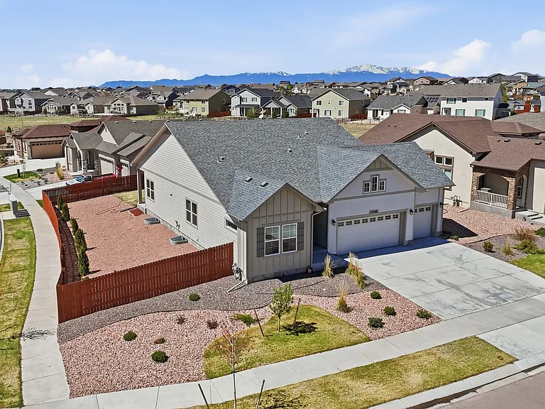 11100 Rolling Mesa Dr — Photo 1