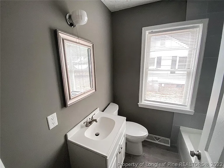 210 E 16th St #2 — Photo 10