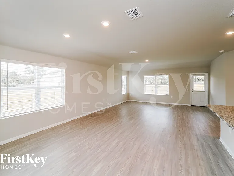 6202 Marco Plns — Photo 5