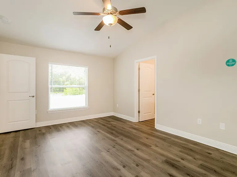 1004 Kellogg Dr — Photo 9