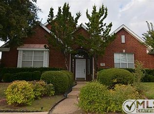 315 Cosbie Dr, Irving, TX 75063