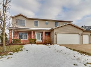 2404 Savanna Rd, Bloomington, IL 61705