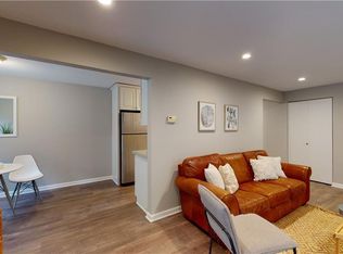 40 Woodsedge Dr APT 6A, Newington, CT 06111