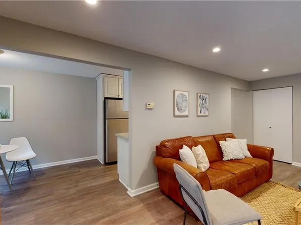 40 Woodsedge Drive #6A, Newington, CT 06111