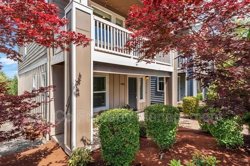 3 bed, 2.5 bath, 1719 sqft, $2,695 — Photo 3