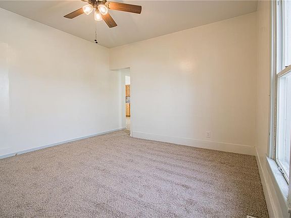 5th image of 119 E 15th Ter