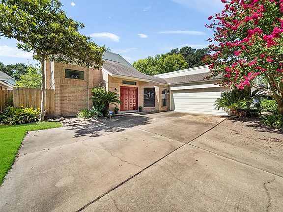 3rd image of 10307 Meadow Lake Ln