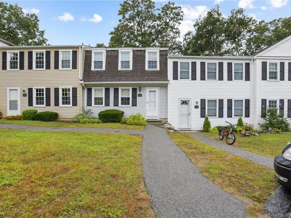 1 Lakeside Drive #L, Ledyard, CT 06339
