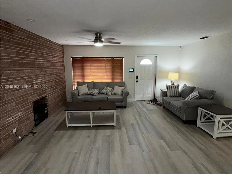 649 W Evanston Cir — Photo 3