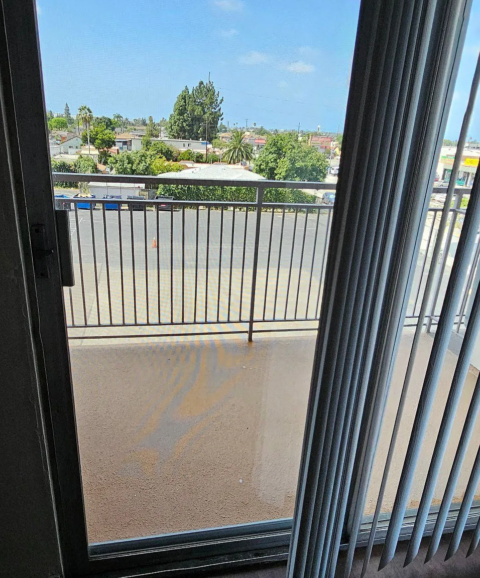 200 W. Arbor Vitae St. — Photo 4