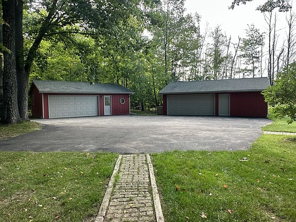 4th image of 619 Arbutus Point Ln