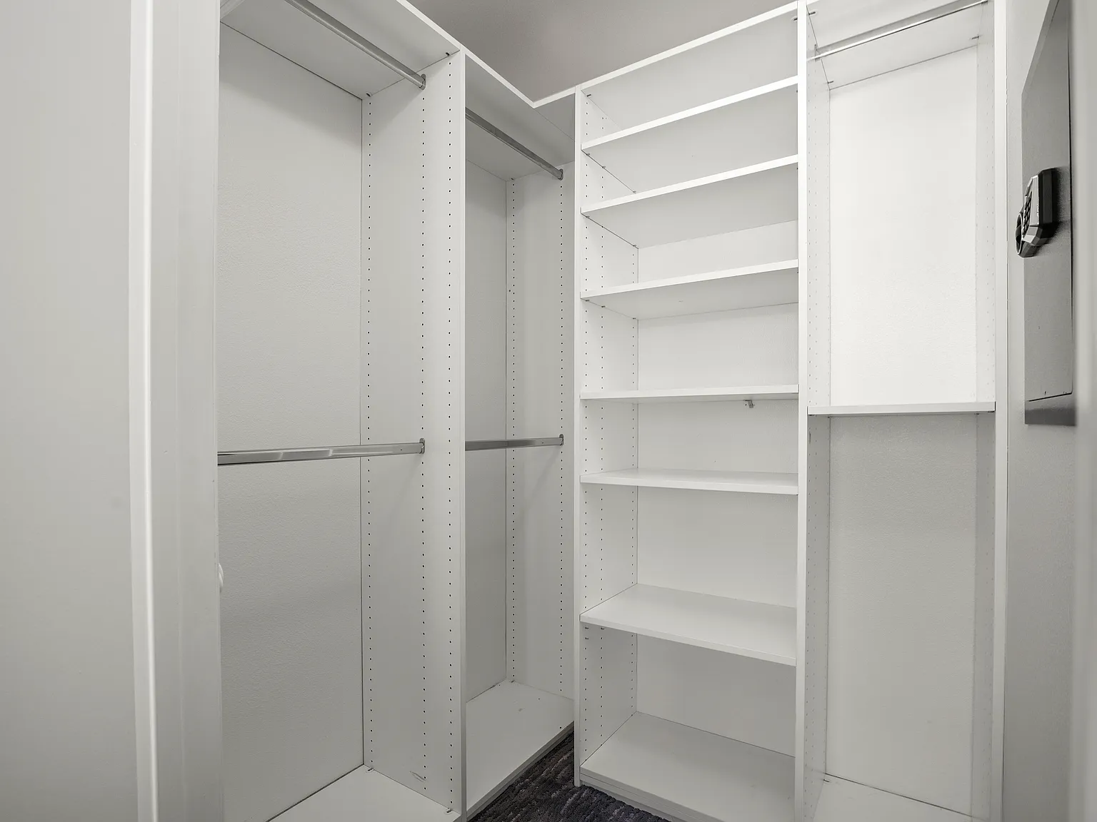 1 bed, 807 sqft, $4,300 — Photo 3