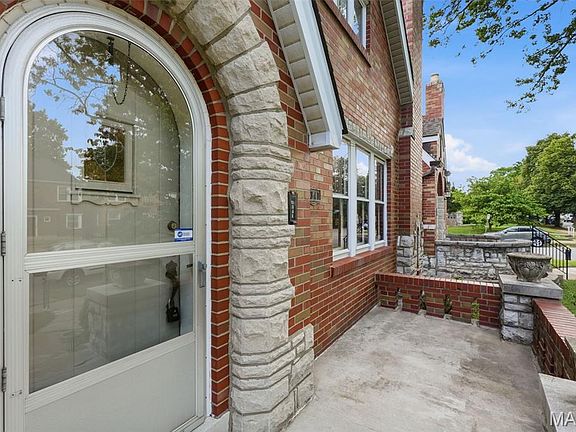 4th image of 6341 Bancroft Ave