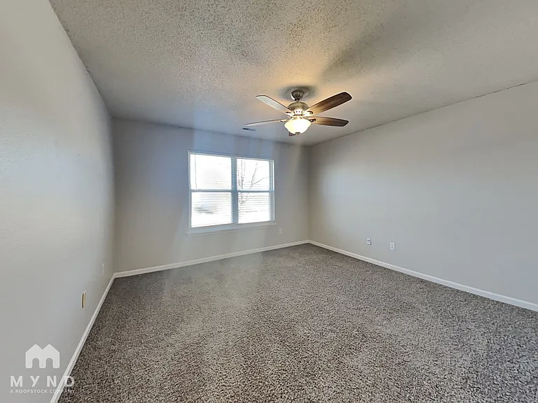1698 Prairieview Ln — Photo 17