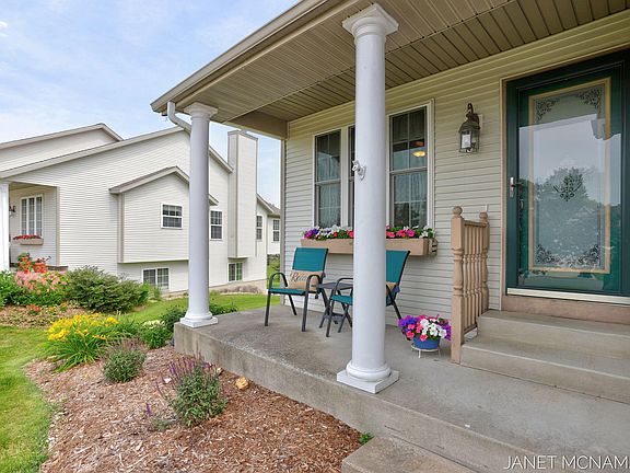 3rd image of 14460 Twin Oaks St