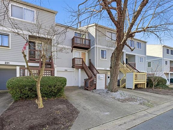 3rd image of 233 Mill Point Dr